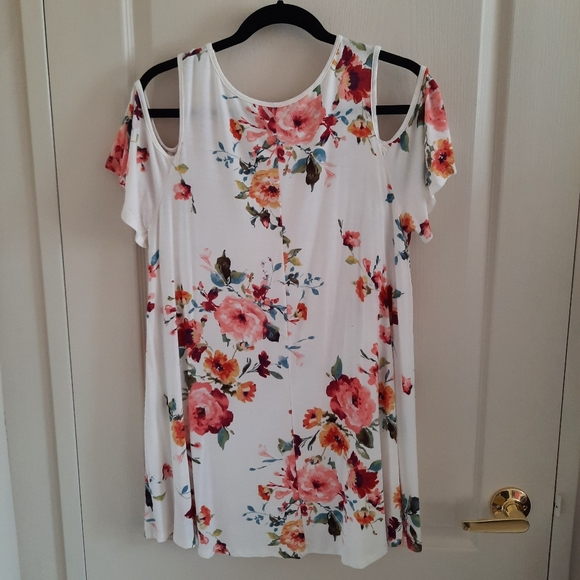 Cold Shoulder Floral Print Top - Picture 2 of 7